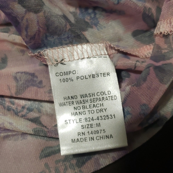 🌼New boutique floral sheer top - Picture 7 of 9